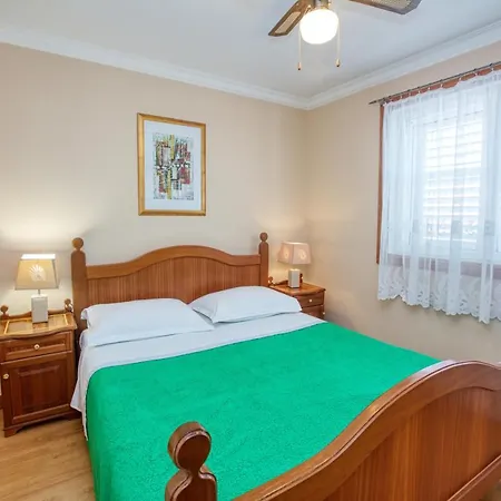 Apartment 4194d Brodarica (Sibenik-Knin)