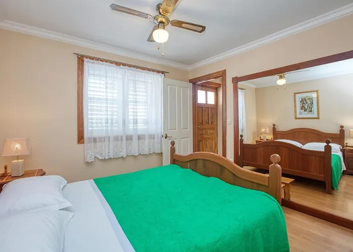 4194d * Brodarica (Sibenik-Knin)