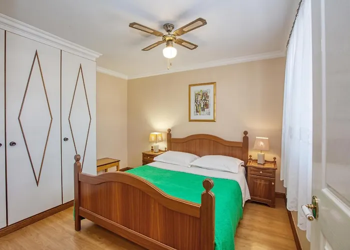 4194d * Brodarica (Sibenik-Knin)